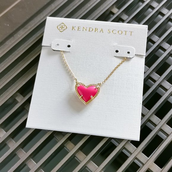 Kendra Scott Ari Heart Necklace Gold 